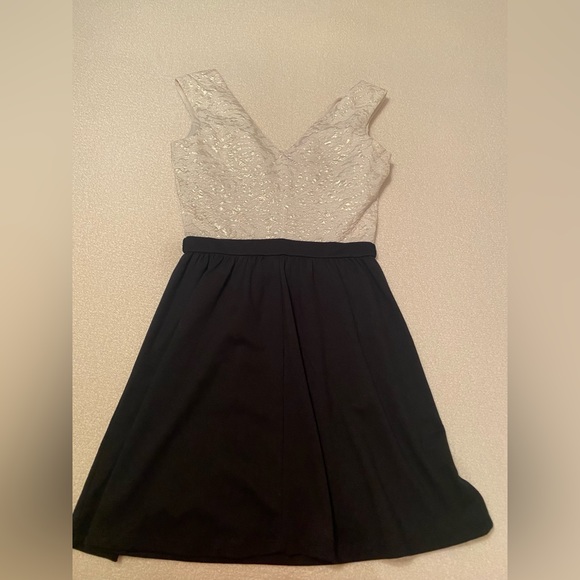 Candie’s Juniors dress size medium - Picture 2 of 9